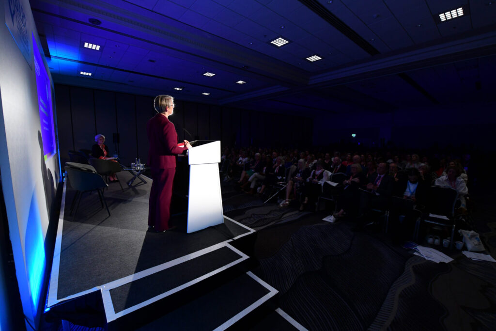 0333d The Rt Hon Yvette Cooper MP 8